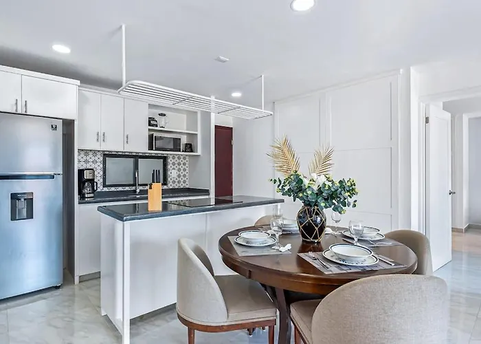 Morgan Residences 508 @ Boutique With Pool, Gym & Ferienhaus