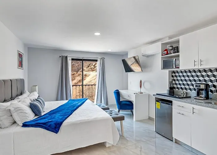 Ferienhaus Morgan Residences 508 @ Boutique With Pool, Gym &