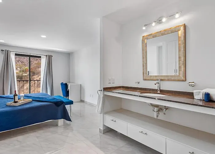Morgan Residences 508 @ Boutique With Pool, Gym & Ferienhaus